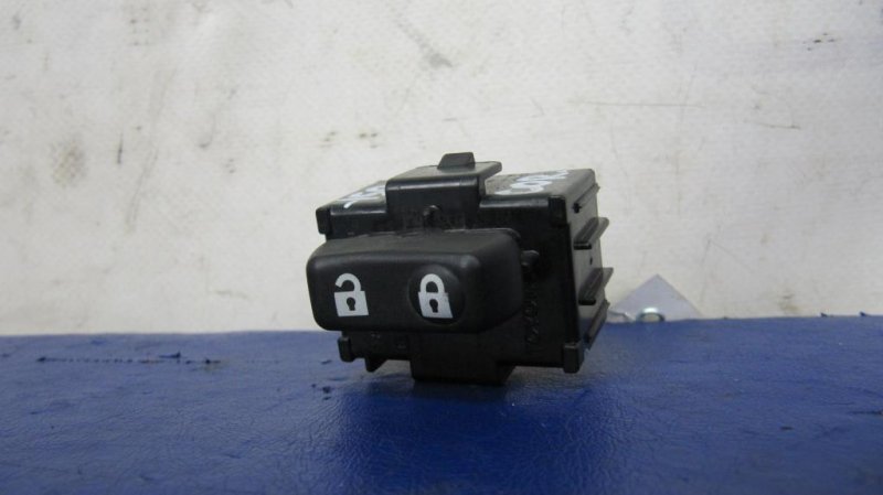 Кнопка центрального замка TOYOTA COROLLA 150 06-13 Б/У