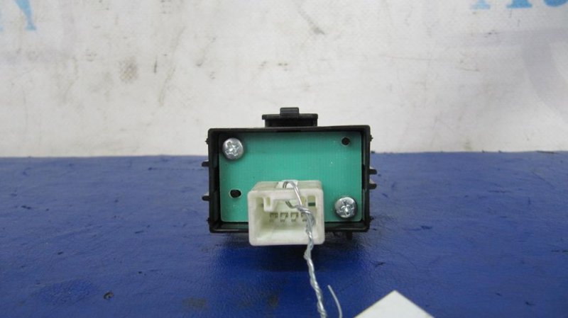 Кнопка центрального замка TOYOTA COROLLA 150 06-13