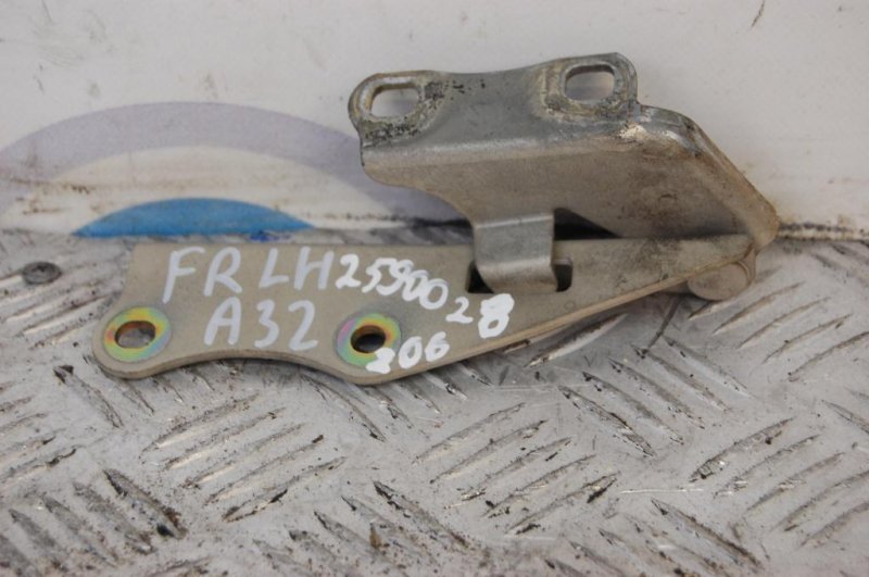 Петля капота левая NISSAN MAXIMA A32 94-99 1996 Седан 3.0 65401-40U00 Б/У