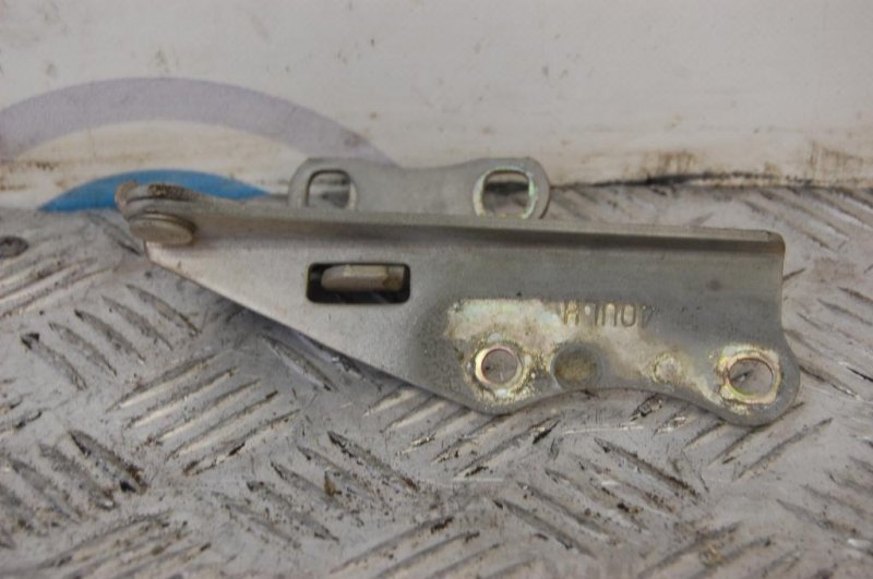 Петля капота левая NISSAN MAXIMA A32 94-99 Седан 3.0