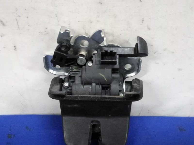 Замок крышки багажника JETTA USA 10-17