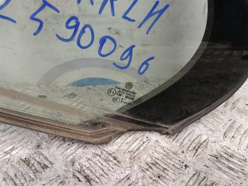 Стекло двери глухое заднее левое JETTA USA 10-17