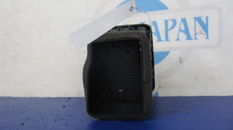 Дефлектор воздушный правый ALTIMA L32 07-12