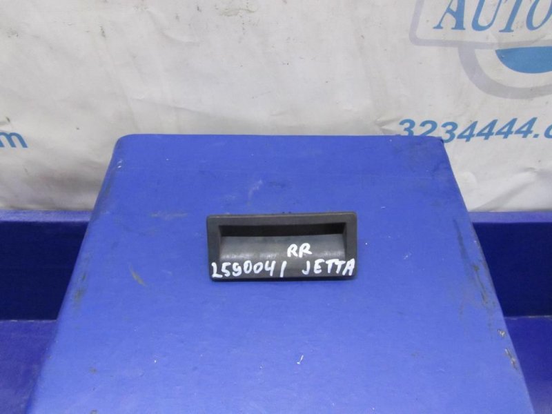 Кнопка открывания багажника наружная VOLKSWAGEN JETTA USA 10-17 5N0 827 566 T Б/У