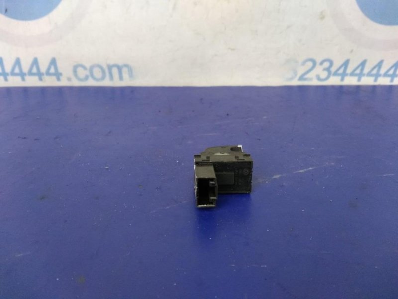 Кнопка стеклоподъемника JETTA USA 10-17