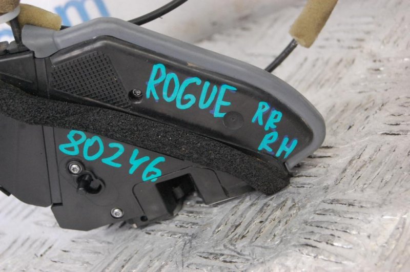 Замок двери задний правый X-TRAIL/ROGUE T32 13-20 Замок двери задний правый X-TRAIL/ROGUE T32 13-20