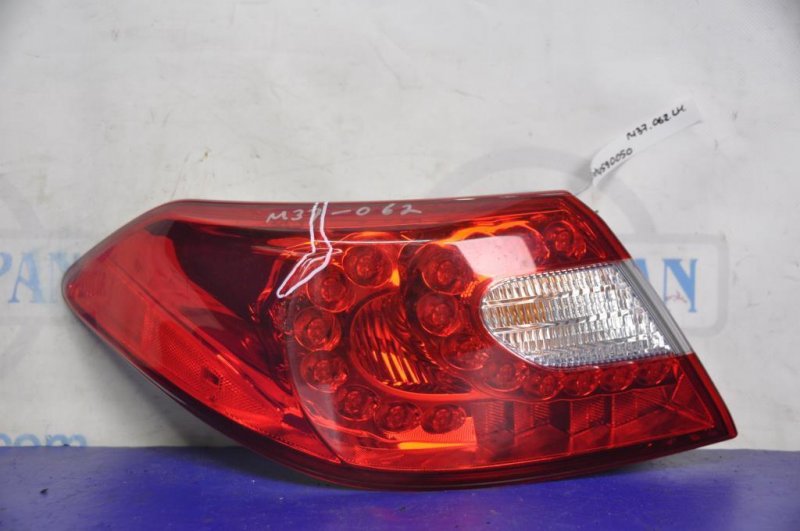 Фонарь наружный задний левый INFINITI M25/M37/M56/Q70/M35H 10-16 2013 Седан 3.7 VQ37VHR 26555-1MA0A Б/У