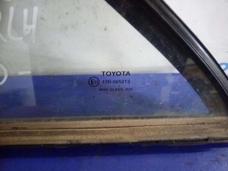 Стекло двери глухое заднее левое TOYOTA CAMRY 50 12-15