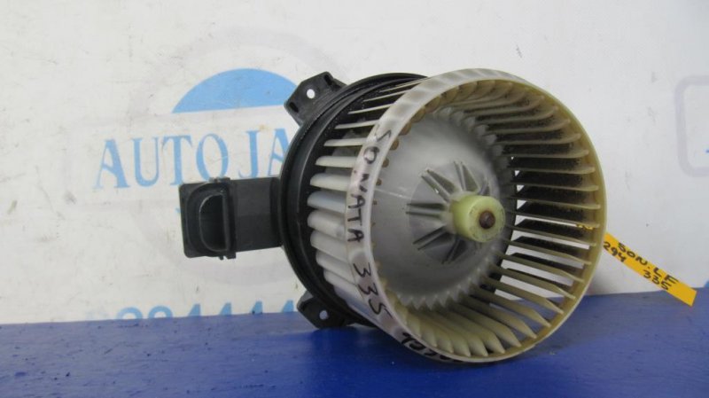 Запчасть моторчик печки HYUNDAI SONATA LF 2014- 2015 Седан 2.4 97113-C2000 Б/У Моторчик печки HYUNDAI SONATA LF 2014- 2015 Седан 2.4 97113-C2000 Б/У