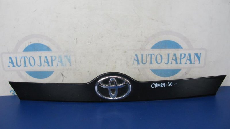 Запчасть панель подсветки номера TOYOTA CAMRY 50 12-15 76811-06470-C0 Б/У Панель подсветки номера TOYOTA CAMRY 50 12-15 76811-06470-C0 Б/У