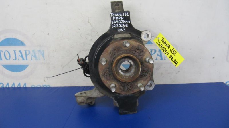 Кулак поворотный передний правый TEANA J32 08-14