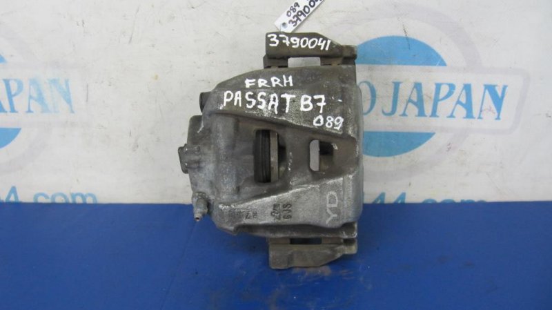 Суппорт тормозной передний правый VOLKSWAGEN PASSAT B7 11-15 2014 A32 1.8 CPKA 5N0 615 124 Б/У