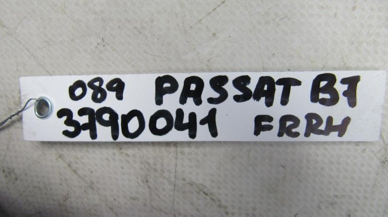 Суппорт тормозной передний правый PASSAT B7 11-15 2014 A32 1.8 CPKA