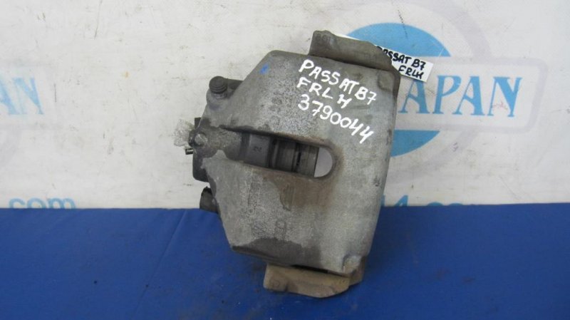 Суппорт тормозной передний левый VOLKSWAGEN PASSAT B7 11-15 5N0 615 123 Б/У