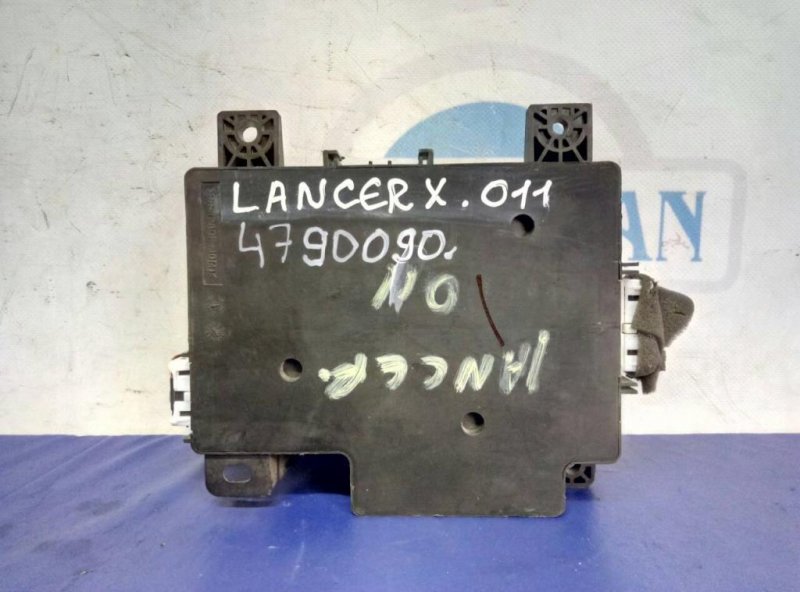 Блок предохранителей салон LANCER X 10 07-15 2009 Седан 2.4 Блок предохранителей салон LANCER X 10 07-15 2009 Седан 2.4