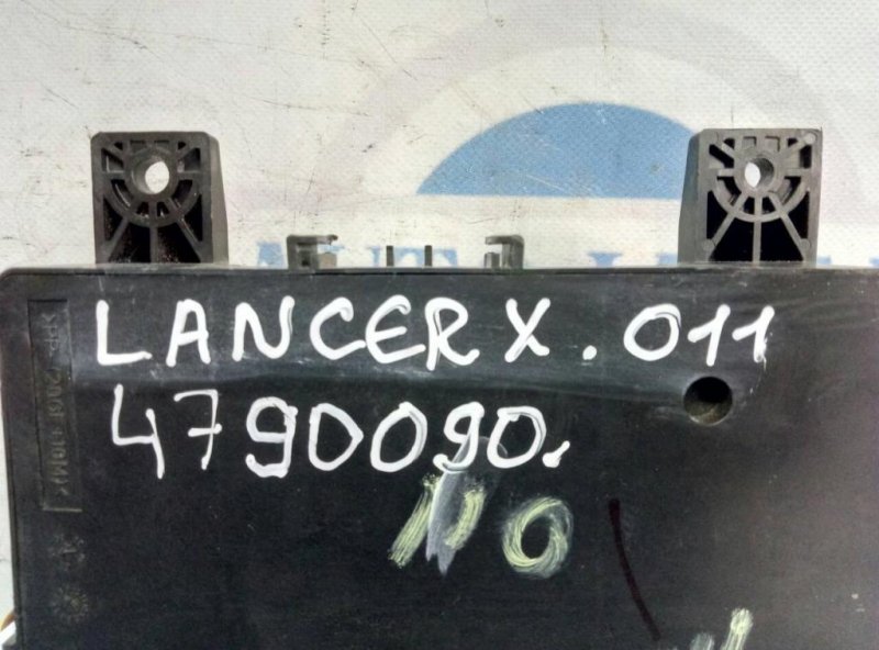 Блок предохранителей салон MITSUBISHI LANCER X 10 07-15 Седан 2.4 Блок предохранителей салон MITSUBISHI LANCER X 10 07-15 Седан 2.4