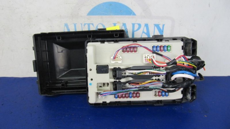 Блок предохранителей моторный отсек INFINITI M25/M37/M56/Q70/M35H 10-16 2013 Седан 3.7 VQ37VHR 284B7-1MF3B Б/У