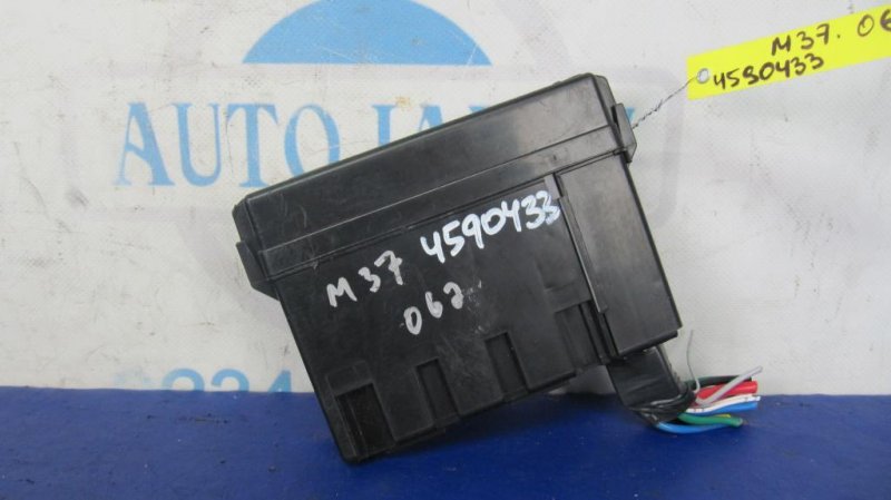 Блок предохранителей моторный отсек M25/M37/M56/Q70/M35H 10-16 2013 Седан 3.7 VQ37VHR Блок предохранителей моторный отсек M25/M37/M56/Q70/M35H 10-16 2013 Седан 3.7 VQ37VHR