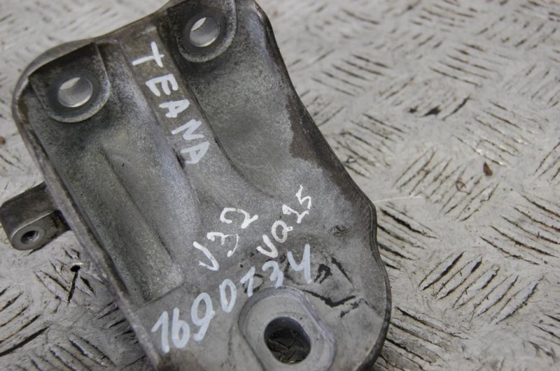 Кронштейн двигателя передний TEANA J32 08-14 vq25