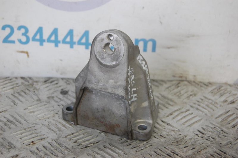 Кронштейн двигателя левый LEXUS IS250/350 05-13 2010 Седан 2.5 12302-31010 Б/У