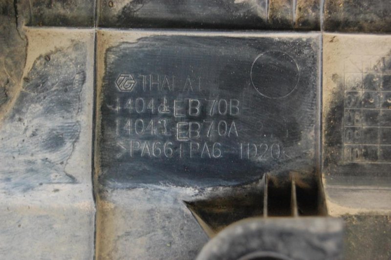 Накладка двигателя декоративная NISSAN NAVARA 04-15