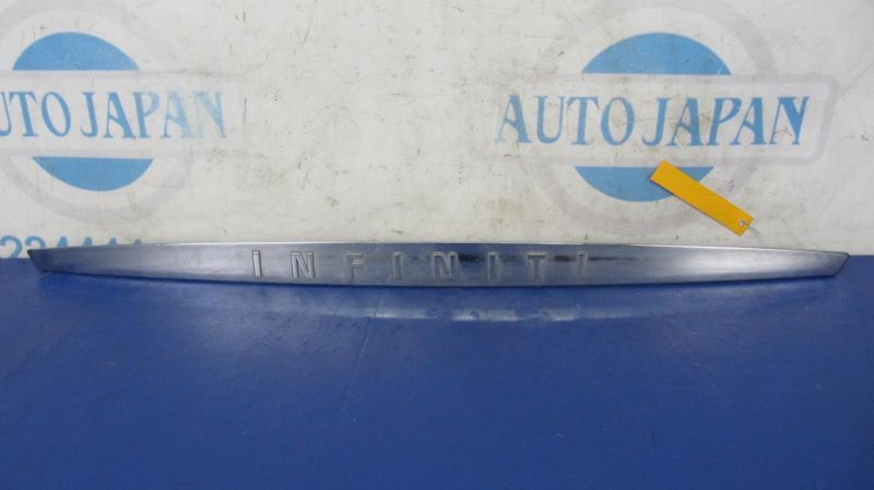 Накладка крышки багажника INFINITI M25/M37/M56/Q70/M35H 10-16 84861-EJ70A Б/У