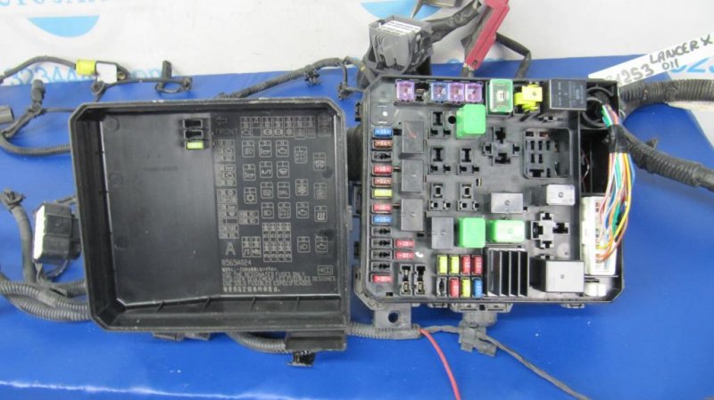 Блок предохранителей моторный отсек MITSUBISHI LANCER X 10 07-15 2009 Седан 2.4 8565A012 Б/У