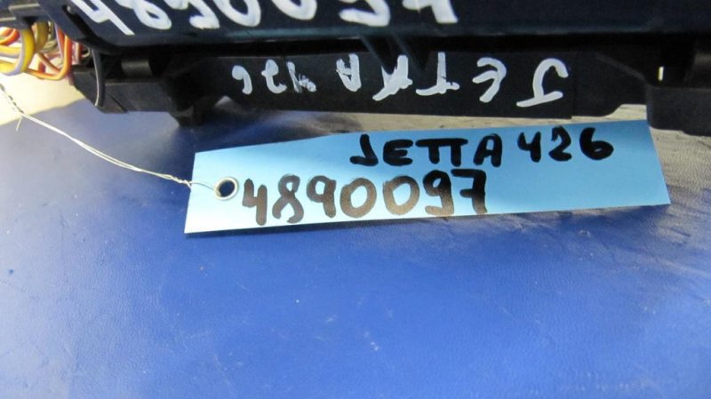 Блок предохранителей моторный отсек JETTA USA 10-17 2014 162 2.0 CBPA