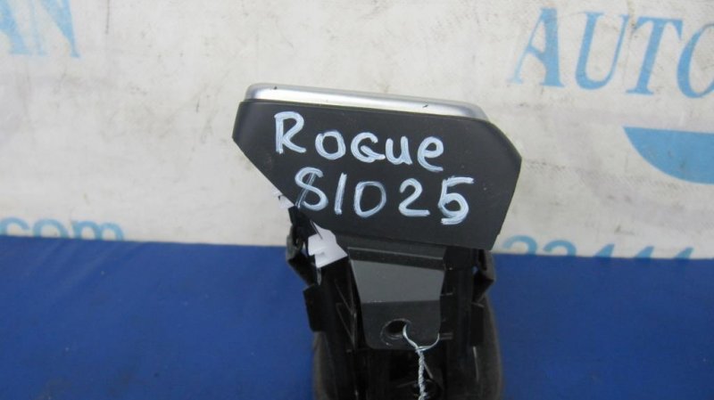 Дефлектор воздушный правый X-TRAIL/ROGUE T32 13-20