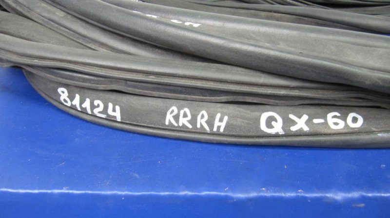 Уплотнитель двери QX60/JX35 12-20 Уплотнитель двери QX60/JX35 12-20