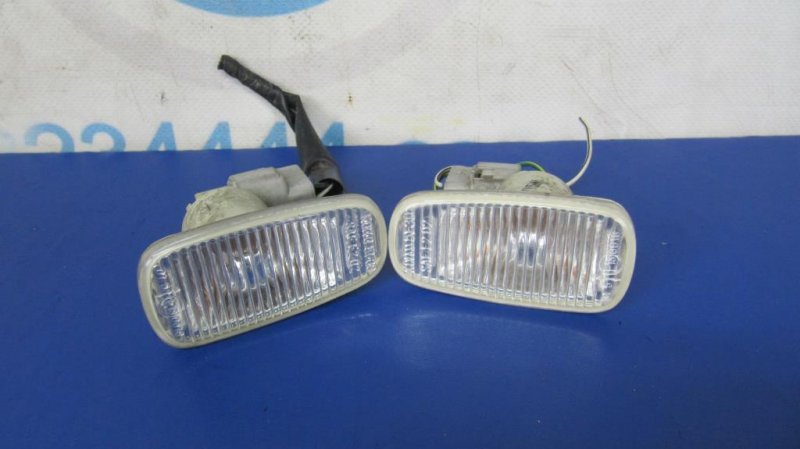 Повторитель поворота в крыло TOYOTA PRIUS - 30 09-17 81731-51011 Б/У