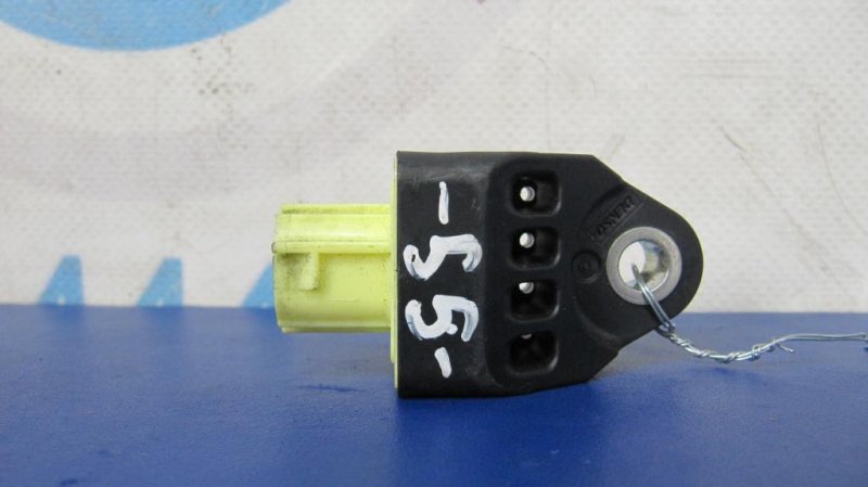 Датчик удара передний TOYOTA CAMRY 55 14-17 89831-06070 Б/У