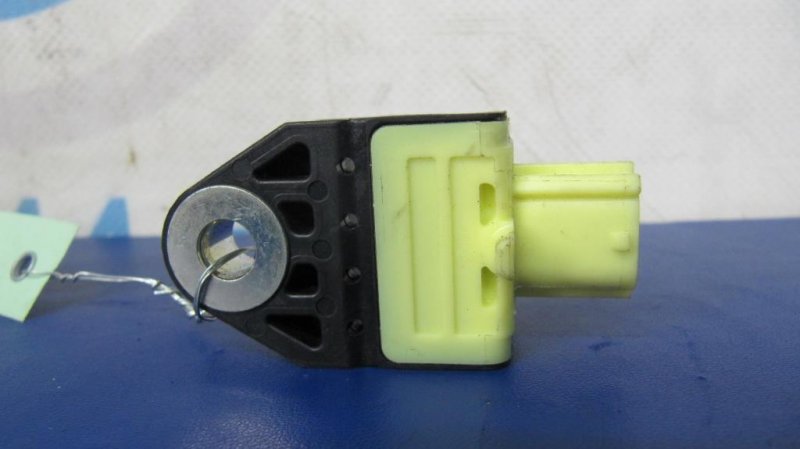 Датчик удара передний TOYOTA CAMRY 55 14-17