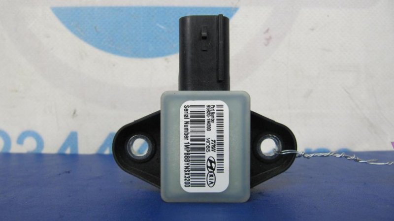 Запчасть датчик удара передний HYUNDAI SONATA YF 10-14 95920-1M200 Б/У Датчик удара передний HYUNDAI SONATA YF 10-14 95920-1M200 Б/У