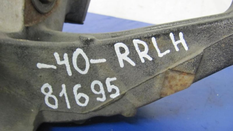 Цапфа задняя левая CAMRY 40 06-11