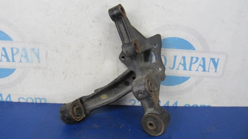 Цапфа задняя левая CAMRY 40 06-11