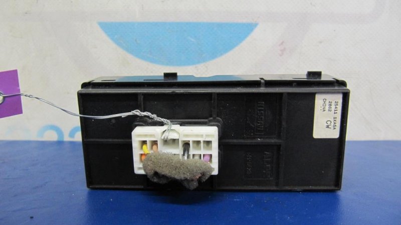 Кнопка стеклоподъемника передняя правая NISSAN SENTRA B17 12-21 Кнопка стеклоподъемника передняя правая NISSAN SENTRA B17 12-21