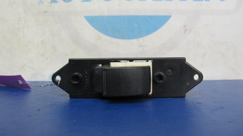Кнопка стеклоподъемника MITSUBISHI OUTLANDER XL 05-13 MR587944 Б/У