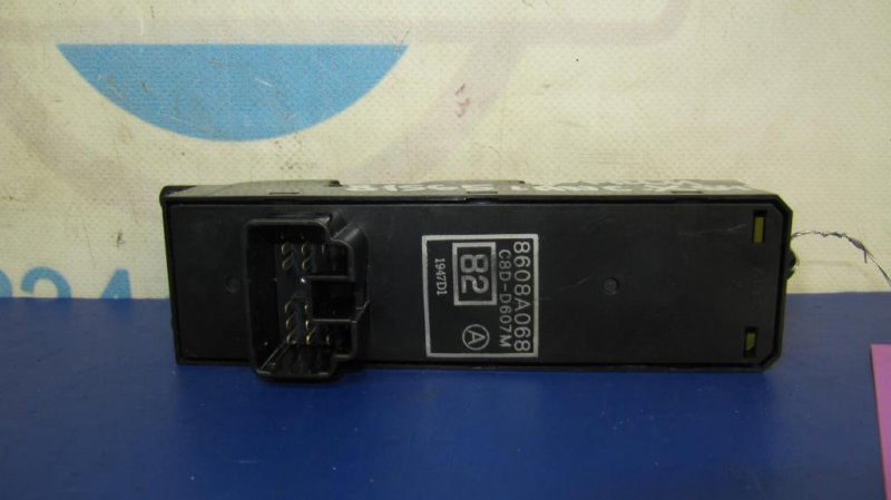 Блок управления стеклоподъемниками передний левый MITSUBISHI LANCER X 10 07-15 Блок управления стеклоподъемниками передний левый MITSUBISHI LANCER X 10 07-15