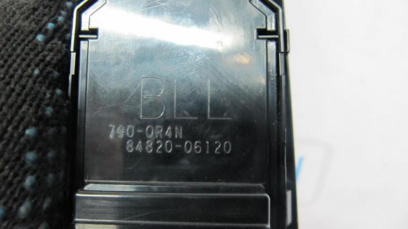 Блок управления стеклоподъемниками передний левый CAMRY 55 14-17