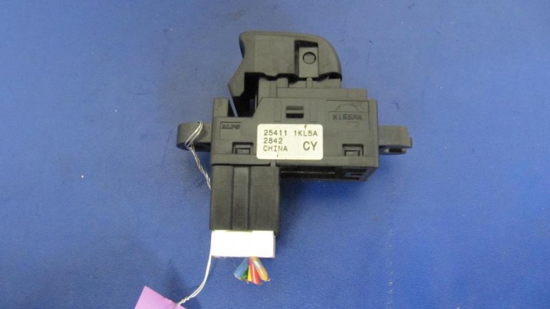 Кнопка стеклоподъемника NISSAN SENTRA B17 12-21