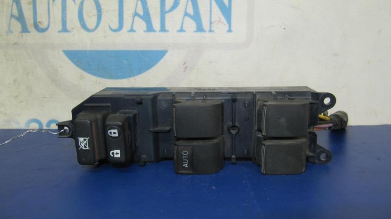 Блок управления стеклоподъемниками передний левый TOYOTA TUNDRA 07-13 84820-0R030 Б/У