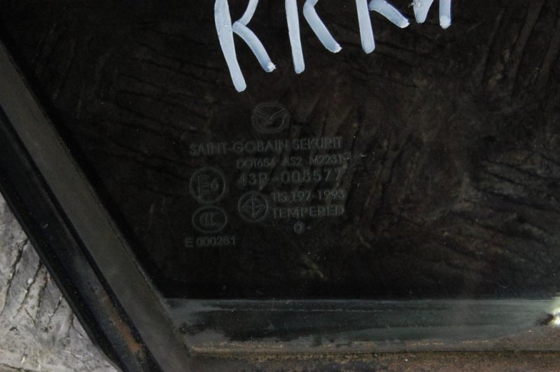 Стекло двери глухое заднее правое MAZDA 3 BK 03-08