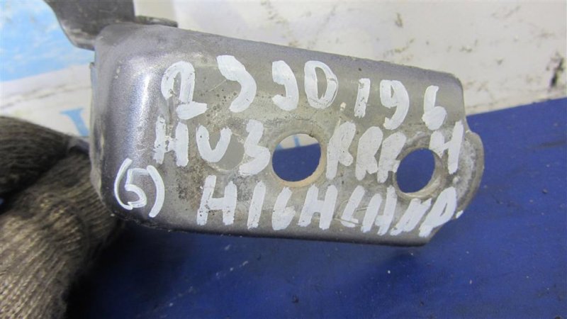 Петля двери нижняя задняя правая HIGHLANDER 01-07 2006 ACU20 2.4 2AZFE