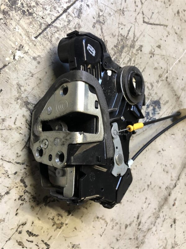 Замок двери передний левый SIENNA 11-16