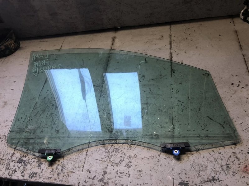 Стекло двери переднее левое SIENNA 11-16