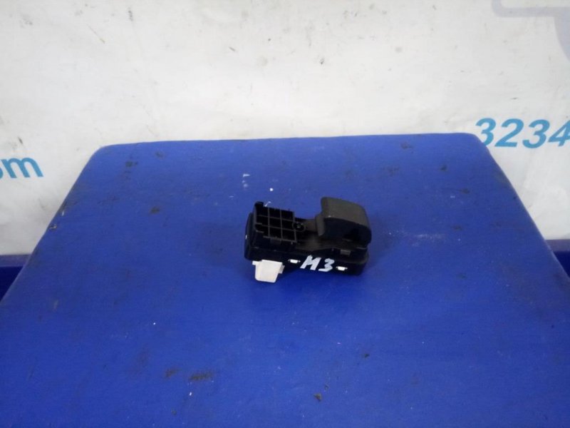 Кнопка стеклоподъемника 3 BL 09-13 Кнопка стеклоподъемника 3 BL 09-13