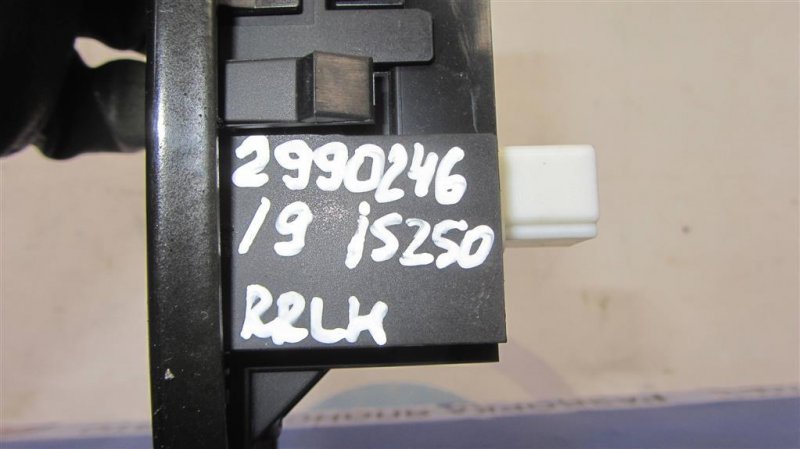 Кнопка стеклоподъемника задняя левая IS250/350 05-13 2010 Седан 2.5