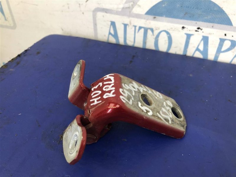 Запчасть петля двери нижняя задняя левая LEXUS IS250/350 05-13 2010 Седан 2.5 68780-52031 Б/У Петля двери нижняя задняя левая LEXUS IS250/350 05-13 2010 Седан 2.5 68780-52031 Б/У