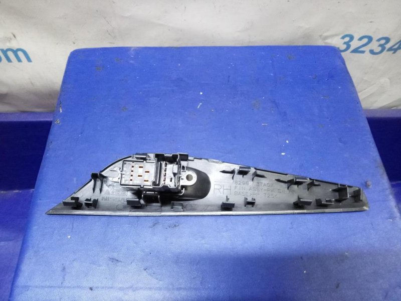 Кнопка стеклоподъемника ALTIMA L33 12-18 2014 L33 2.5